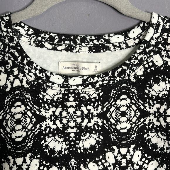 Abercrombie & Fitch Black and White Print Long Sleeve Cropped Top Size Medium - Picture 2 of 7